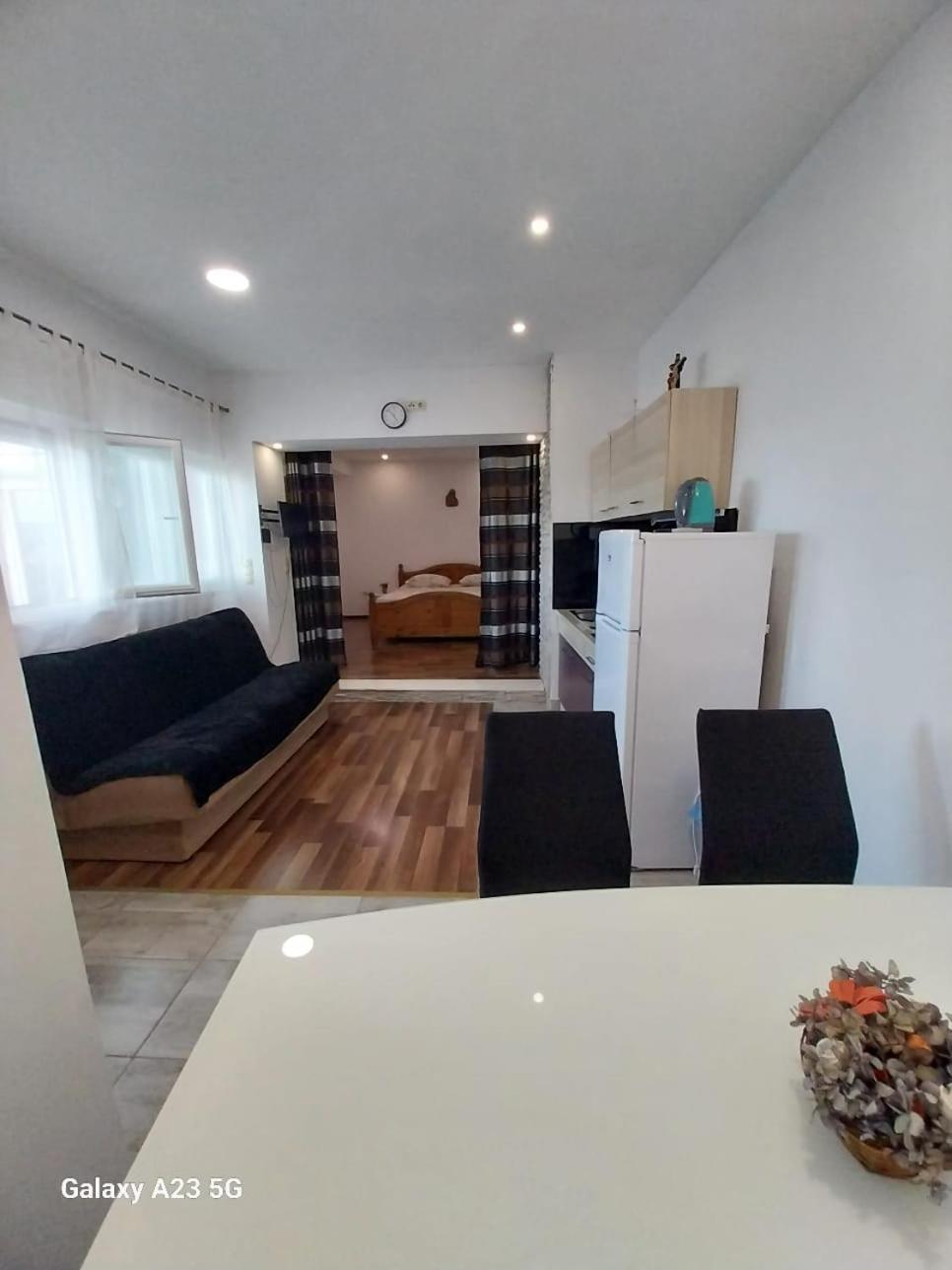 Judita Omiš Buitenkant foto