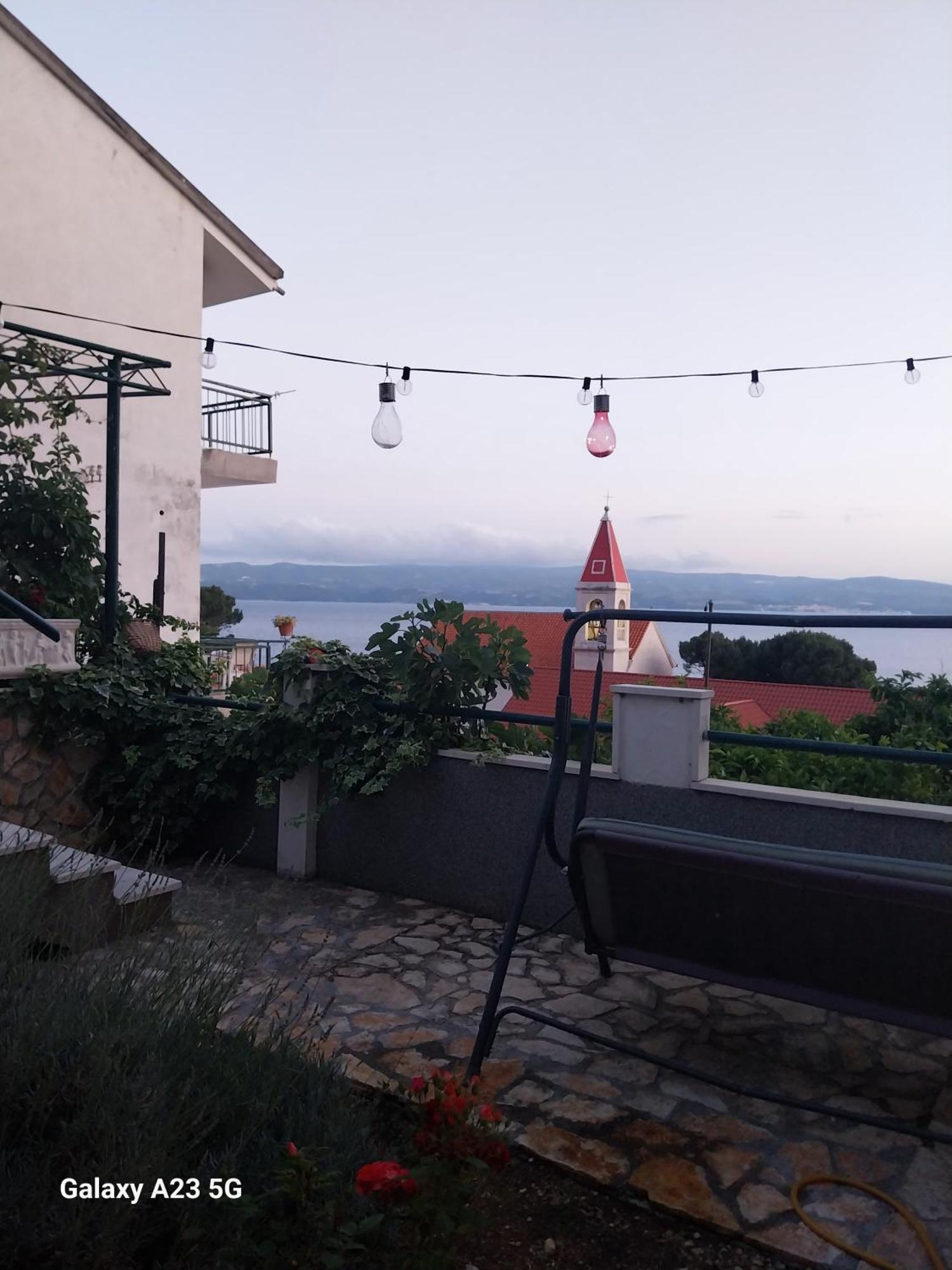 Judita Omiš Buitenkant foto